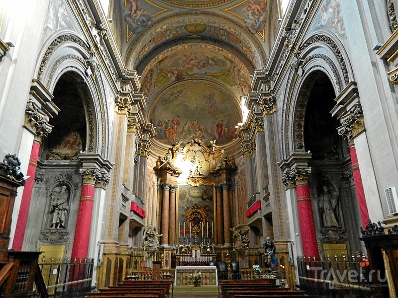 В церкви Chiesa dei Filippini в Болонье, Италия / Фото из Италии