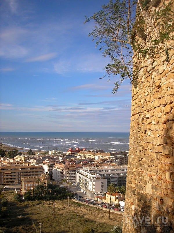 Дения. Крепость и вид на старый город / Испания