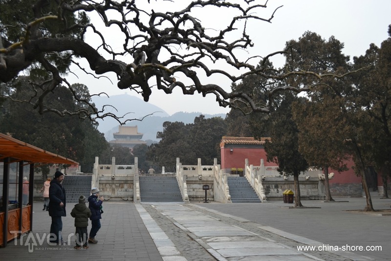 Гробницы династии Мин. Священный путь императоров и гробница Динлин / Китай