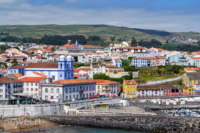 В городе Ангра-ду-Эроижму, Португалия / Фото из Португалии
