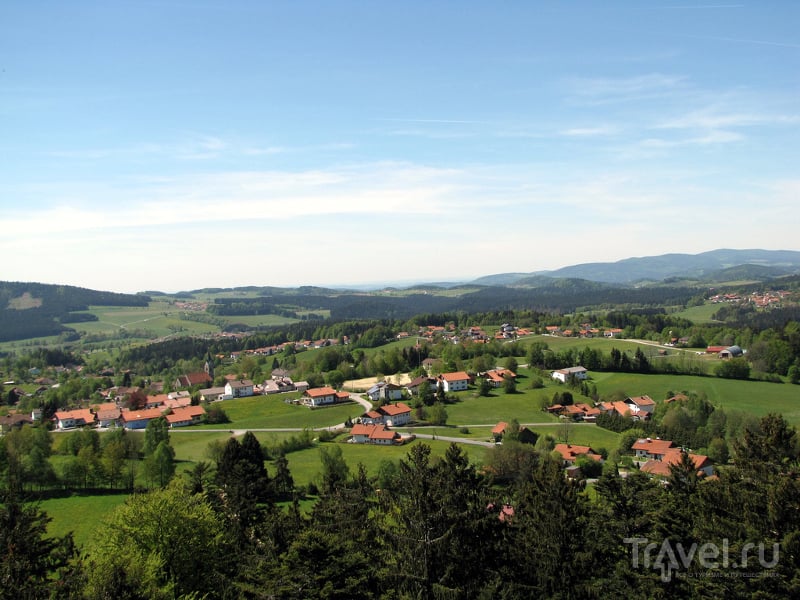 С тропы открывается великолепный вид на Баварский Лес и окрестности / Германия