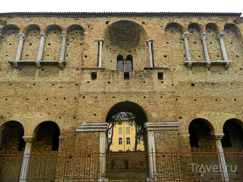 Дворец Теодориха в Равенне, Италия / Фото из Италии
