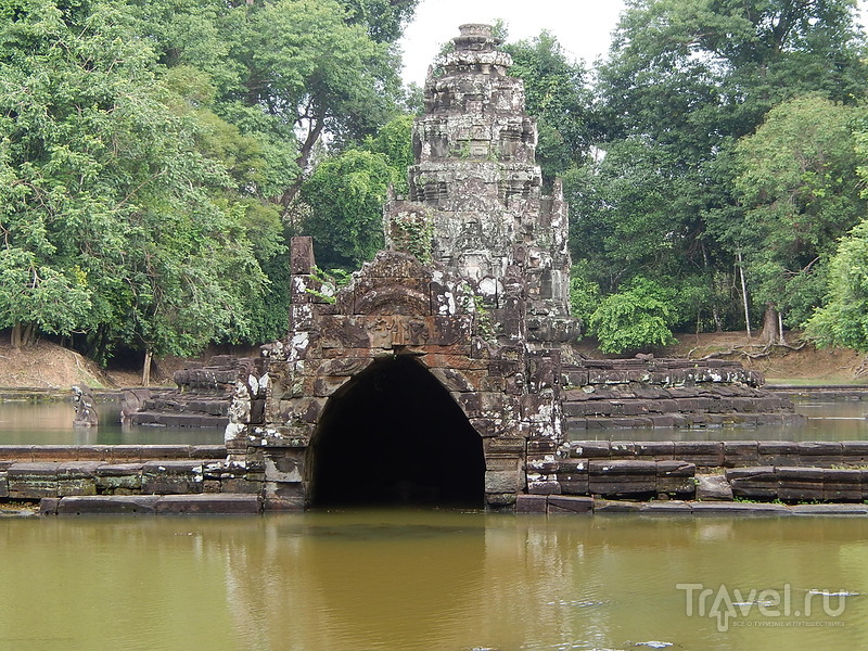 Затопленный храм Неак Пеан / Камбоджа