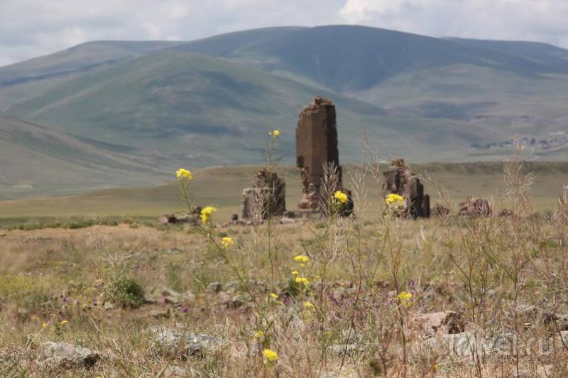 Ани - памятник армянского "золотого века" на турецкой стороне границы / Турция