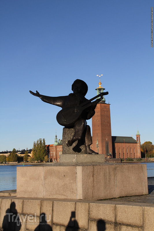 Прогулка около городской ратуши Стокгольма / Швеция