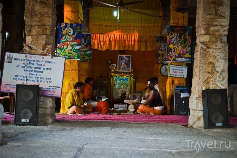 Храмы и обезьяны. Хампи, Индия / Индия