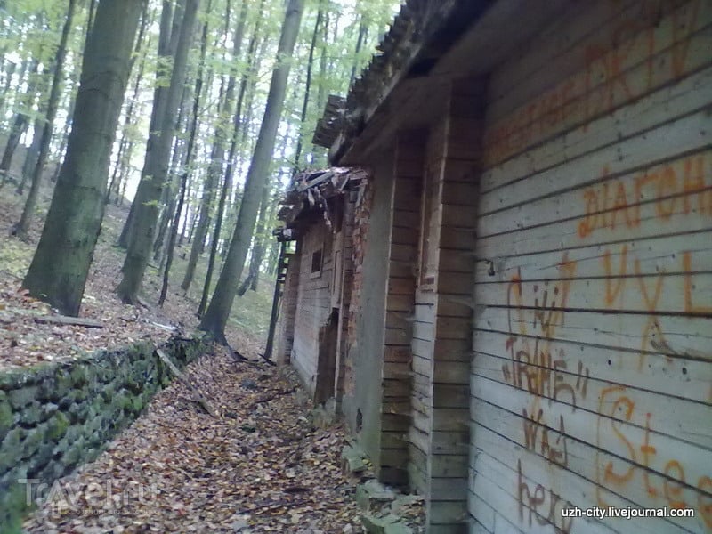 Лагерь-призрак у руин Невицкого замка / Украина