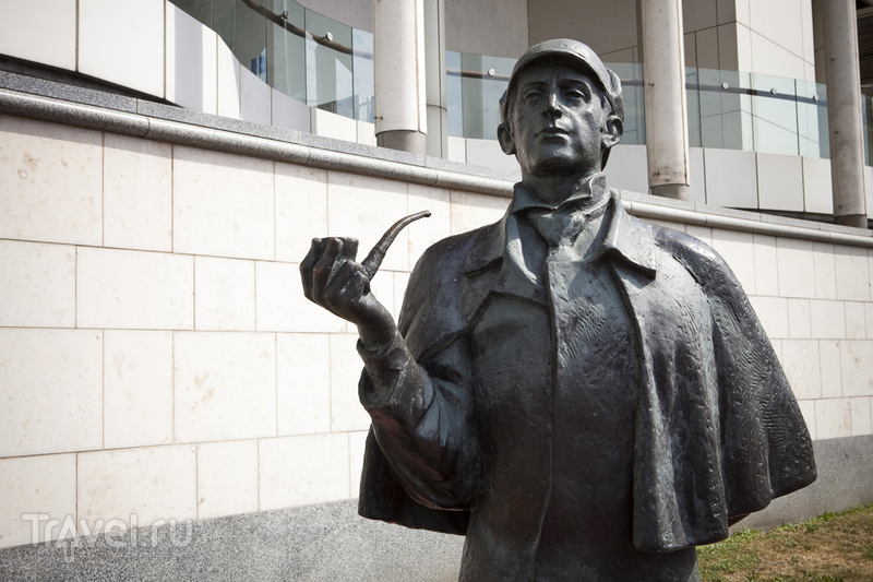 Памятник Щерлок Холмсу. Москва, Россия / Фото из Великобритании