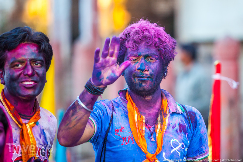 Люди в красках. Праздник Холи, Индия / Фото из Индии
