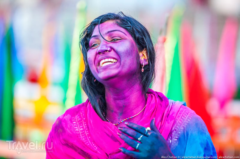 Люди в красках. Праздник Холи, Индия / Фото из Индии