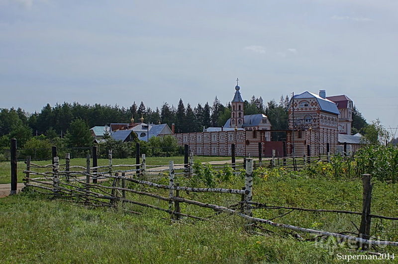 Троицкий монастырь в деревне Острово