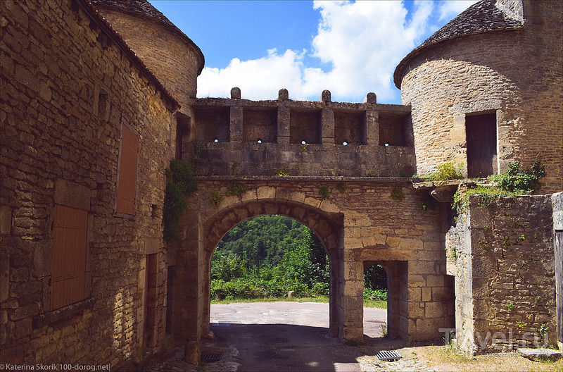    . Flavigny sur Ozerain,  /   