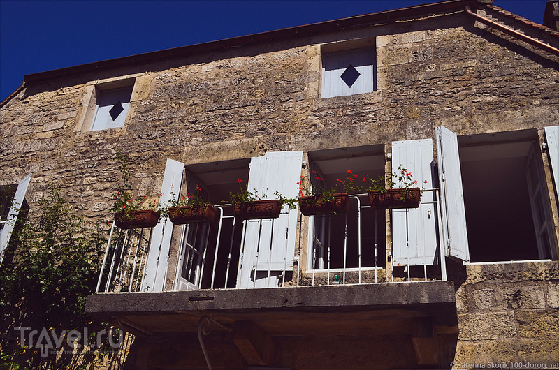 Flavigny sur Ozerain.  /   