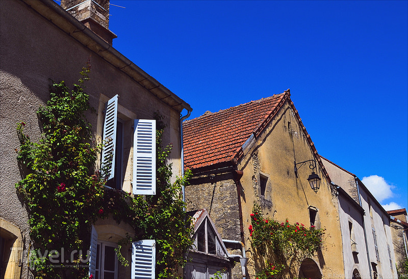 Flavigny sur Ozerain.  /   