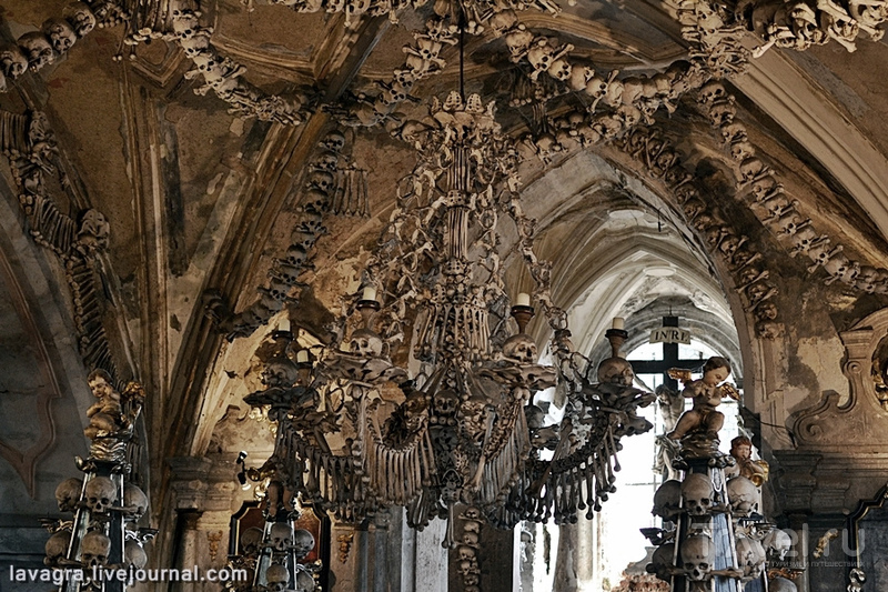 Костница в Чехии – пособие, как создать захватывающий интерьер из человеческих костей / Фото из Чехии