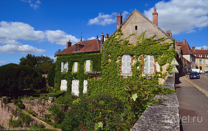 Средневековый Semur en Auxois / Фото из Франции