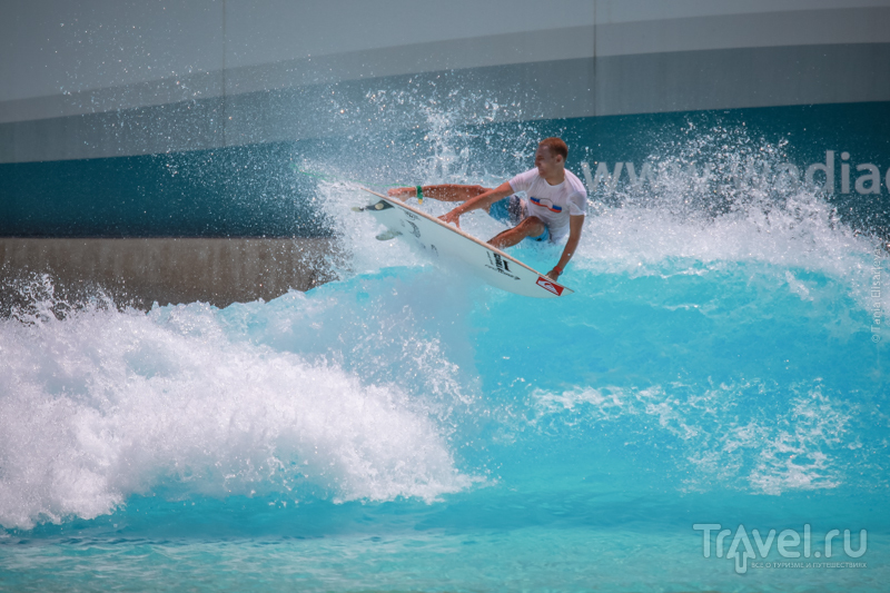 Серфинг на искусственной волне в Дубае / ОАЭ