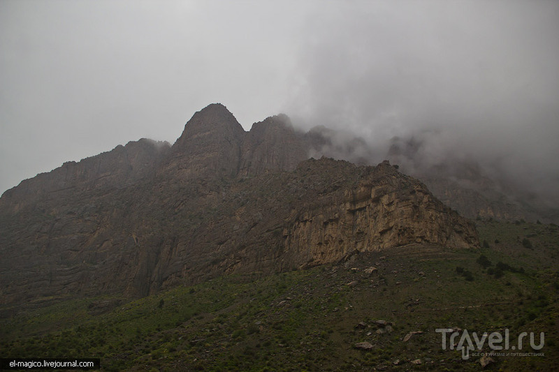 Окрестности Байсуна: Кызыл-каньон и Дербентские горы во время бушующей стихии. Местный колорит / Фото из Узбекистана