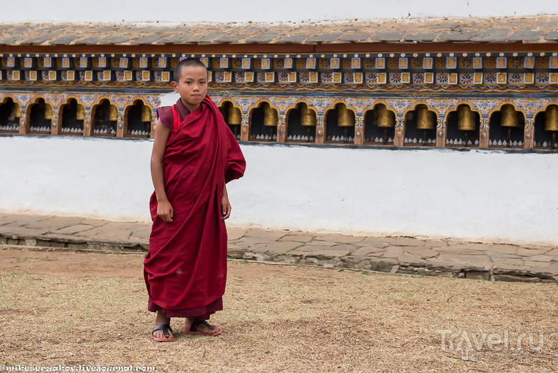 Самый красивый дзонг Бутана и фаллосы / Фото из Бутана