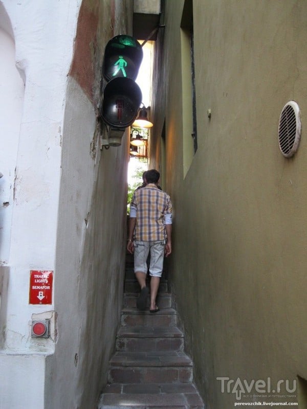 Самая узкая улица Праги / Чехия