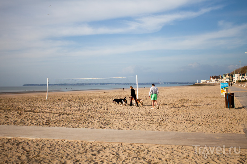 Пляж Довиля как отдельная достопримечательность / Франция