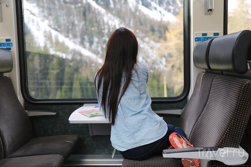 Волшебный поезд среди швейцарских гор / Фото из Швейцарии