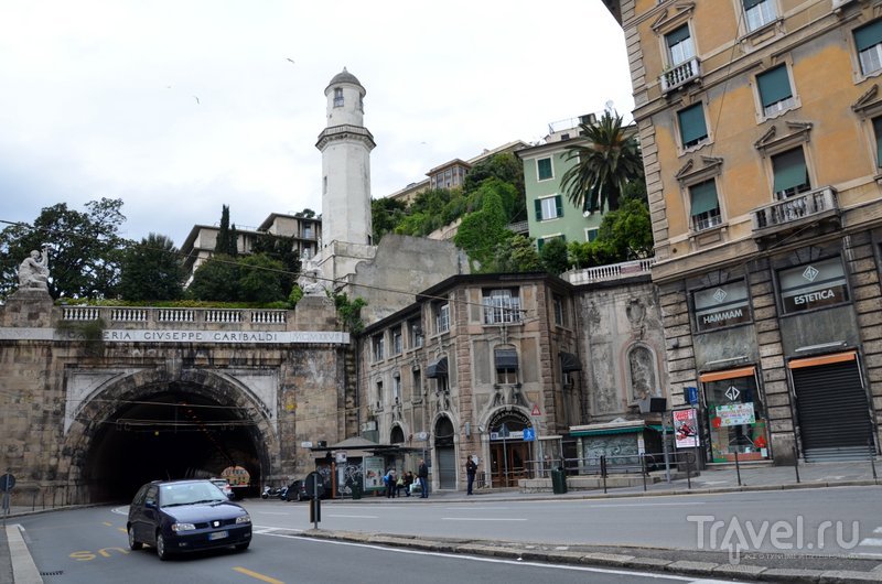 Тоннель рядом с Виа-Гарибальди - главной улице старого города. / Фото из Италии
