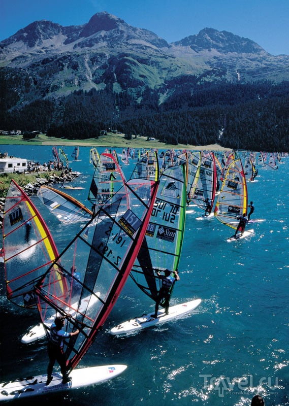 Соревнования по виндсерфингу на озере Сильваплана / Швейцария