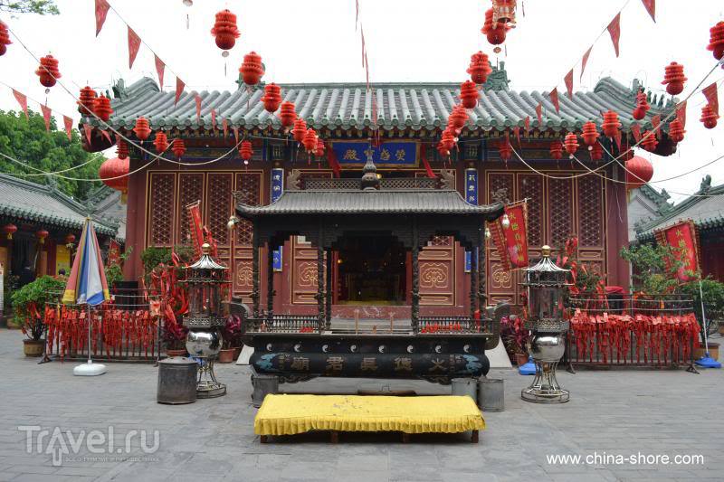 Даосский храм Хо-шэнь на Хоухай / Китай