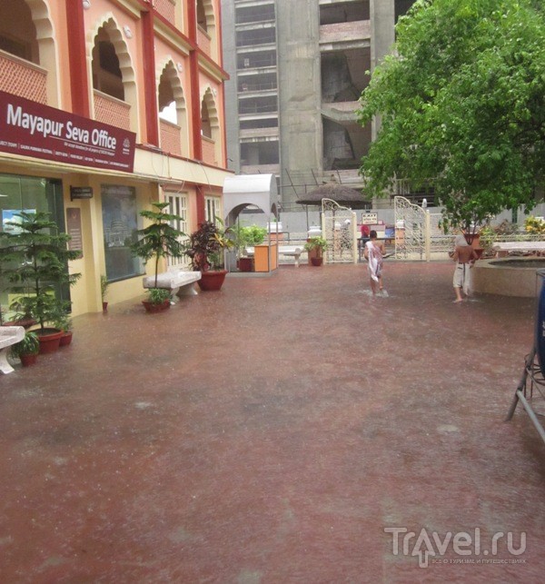 Индия. Тропический дождь. Потоп / Индия