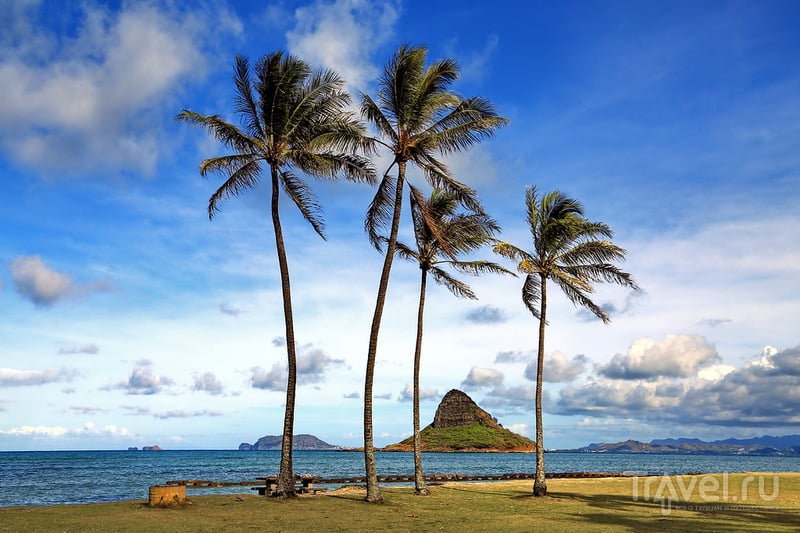 Гавайи, Оаху: Kualoa Beach Park и панорама восточного побережья Nuuanu Pali Lookout / США