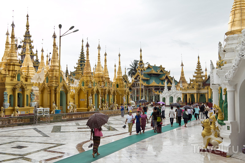 Стометровая золотая пагода Шведагон с бесплатным вайфаем / Фото из Мьянмы