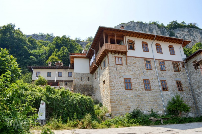 Безмятежный приют или Преображенский монастырь около Велико-Тырново / Болгария