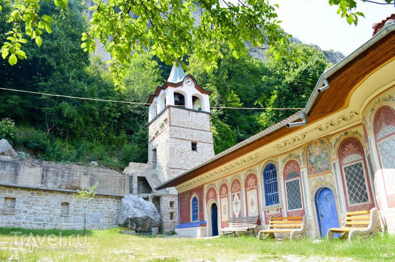 Безмятежный приют или Преображенский монастырь около Велико-Тырново / Болгария
