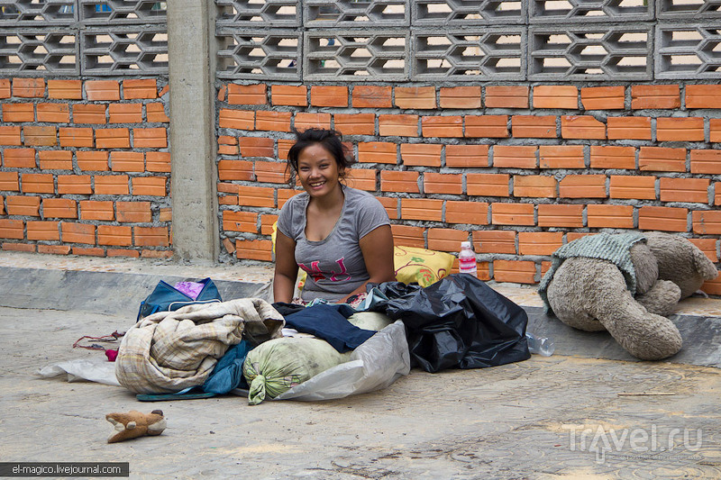 Уличная жизнь Пномпеня и где после заката кушают столичные жители / Камбоджа
