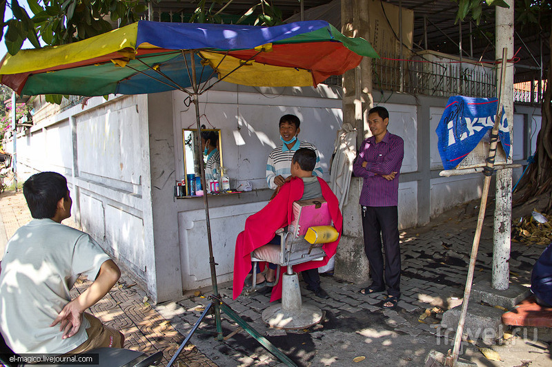 Уличная жизнь Пномпеня и где после заката кушают столичные жители / Камбоджа