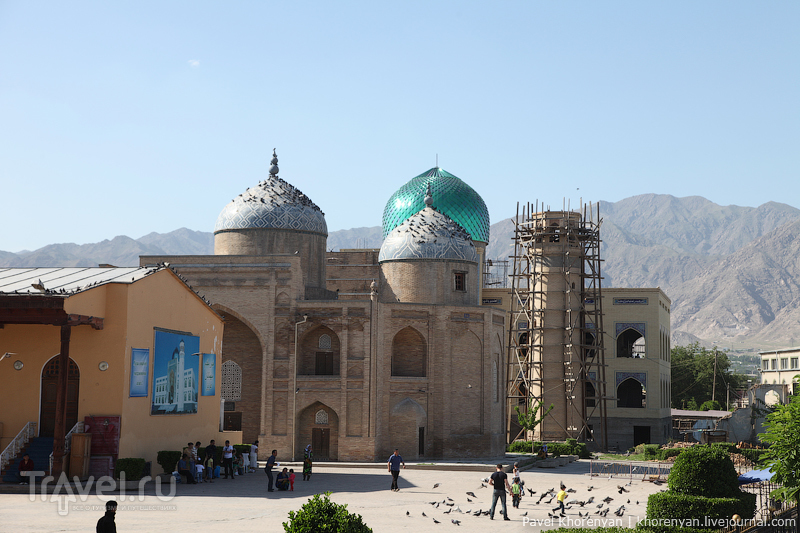 Таджикская ч. Горы Таджикистана Худжанд. Мечеть масджиди Джами Худжанд. Горы вокруг Худжанда. Туркестанские горы в Худжанде.