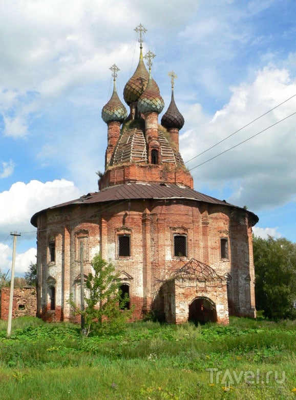 Церковь в Курбе - уникальное 16-лепестковое сооружение / Россия