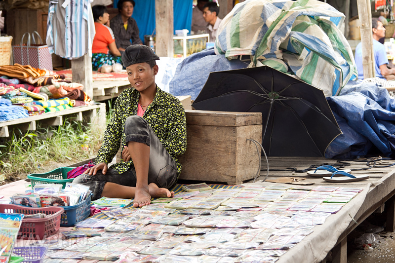 Портреты посетителей рынка на озере Инле / Мьянма