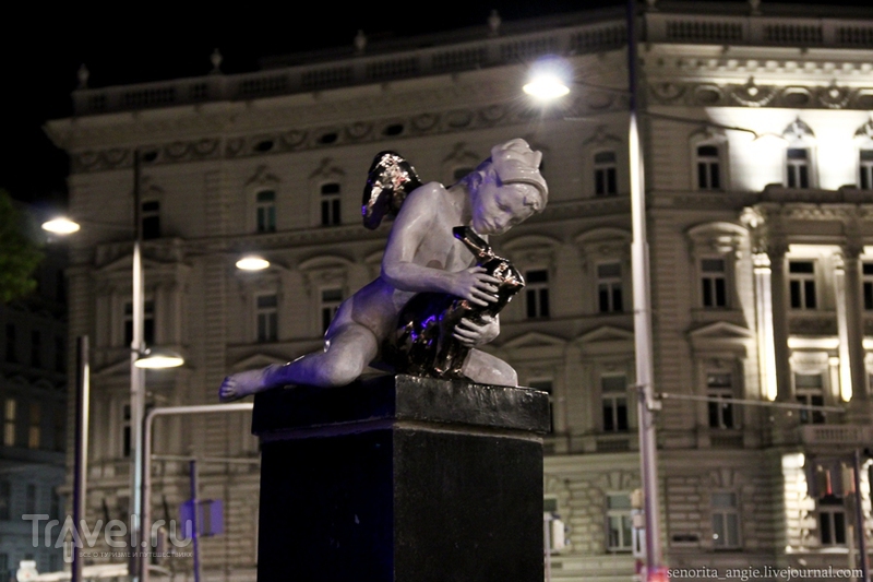 Vienna at night / 