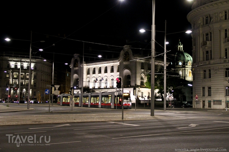 Vienna at night / 