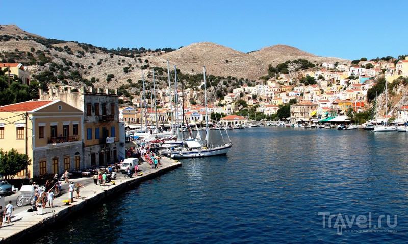 Ано Сими - разноцветный город на воде / Фото из Греции