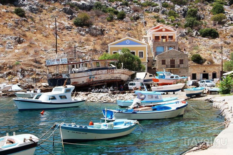 Ано Сими - разноцветный город на воде / Фото из Греции