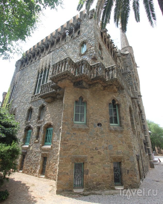 Шедевры Антони Гауди в Барселоне: башня Бейесгуард / Испания