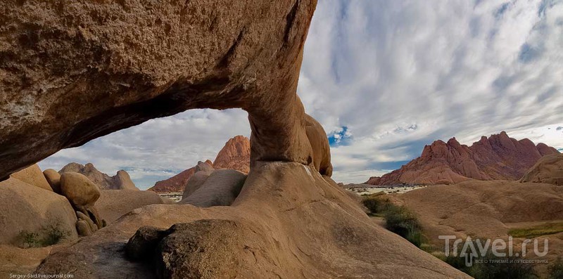 Каменные арки Шпитцкоппе / Фото из Намибии