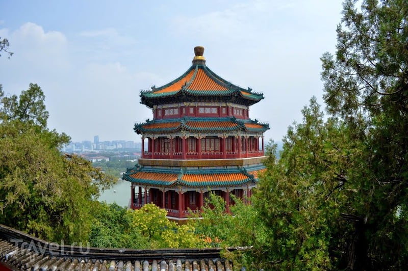 Пекин. Летний императорский дворец Ихэюань / Китай