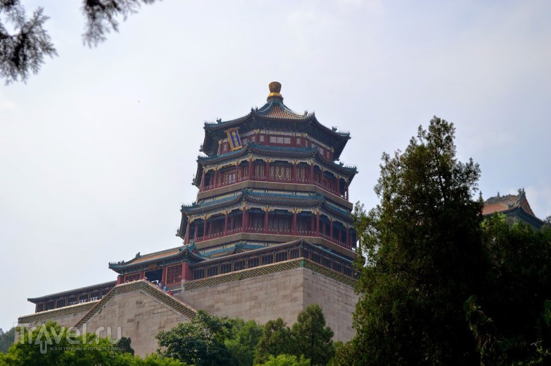 Пекин. Летний императорский дворец Ихэюань / Китай
