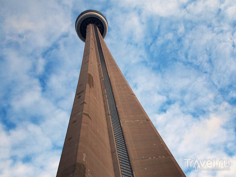 CN Tower, Toronto. Выпить виски на одной из самых высоких телебашен мира / Фото из Канады