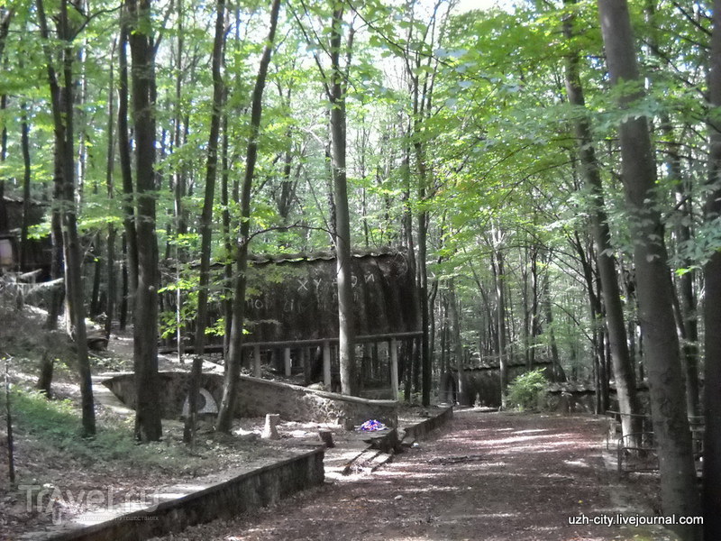 Лагерь-призрак у руин Невицкого замка. Год спустя / Украина
