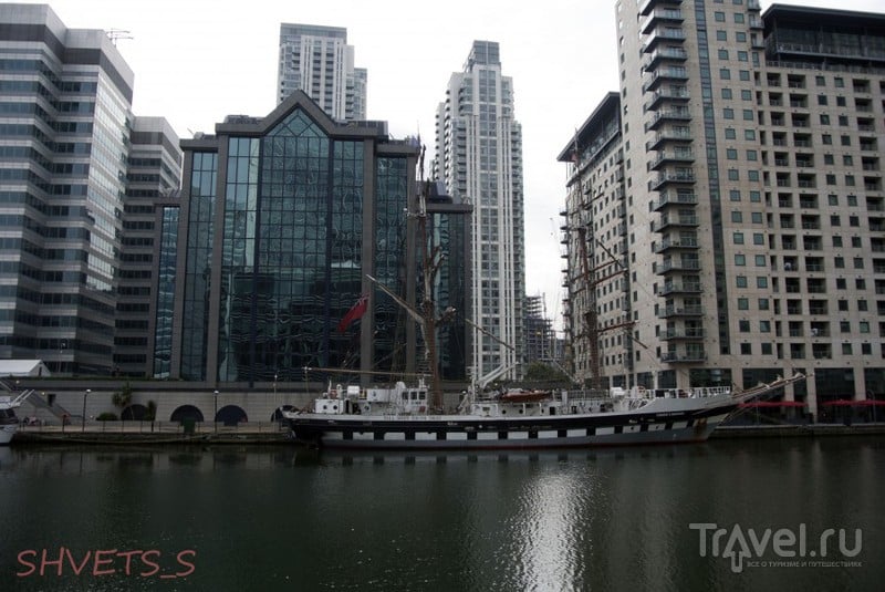 Canary Wharf - деловой квартал в восточной части Лондона / Великобритания